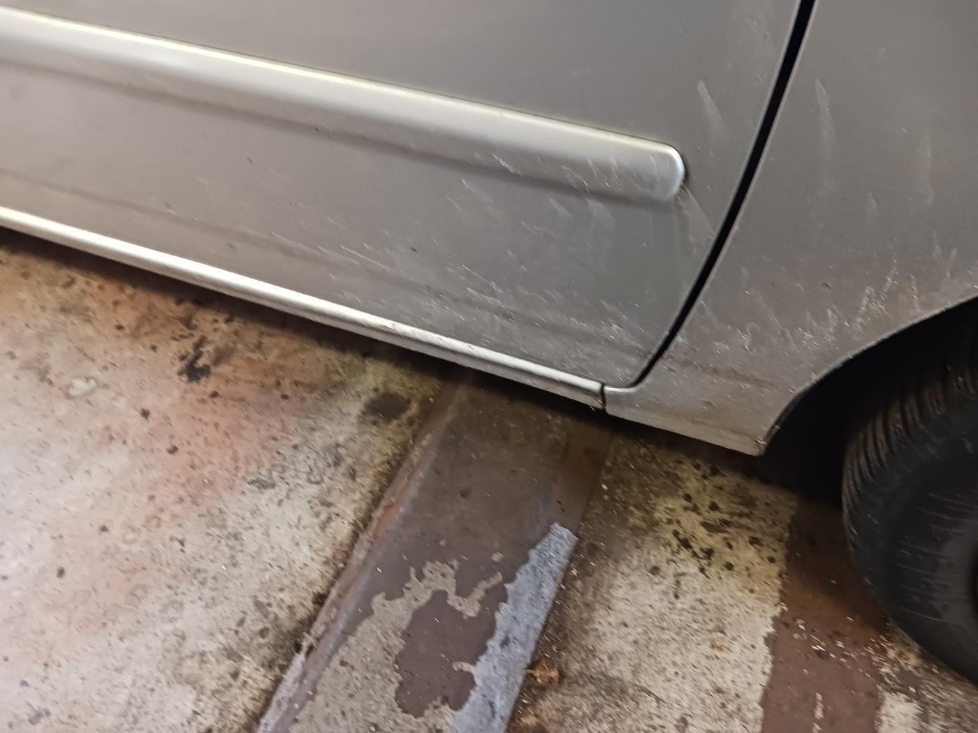 Grå Toyota Corolla fra 2006