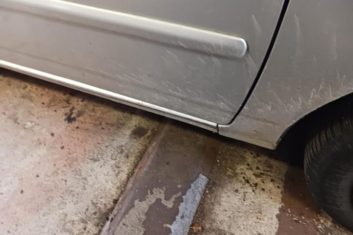 Grå Toyota Corolla fra 2006