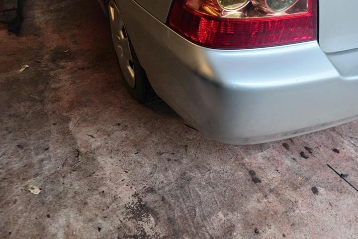 Grå Toyota Corolla fra 2006