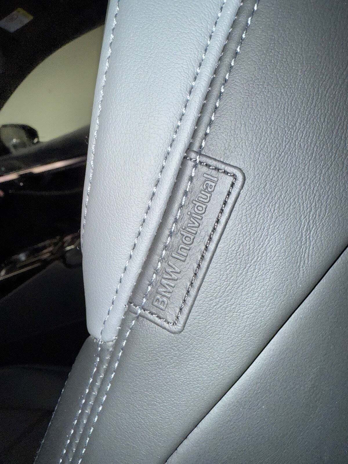 Grå BMW i5 fra 2024