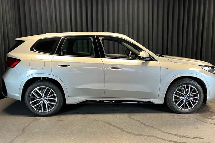 Sølv BMW iX1 fra 2024
