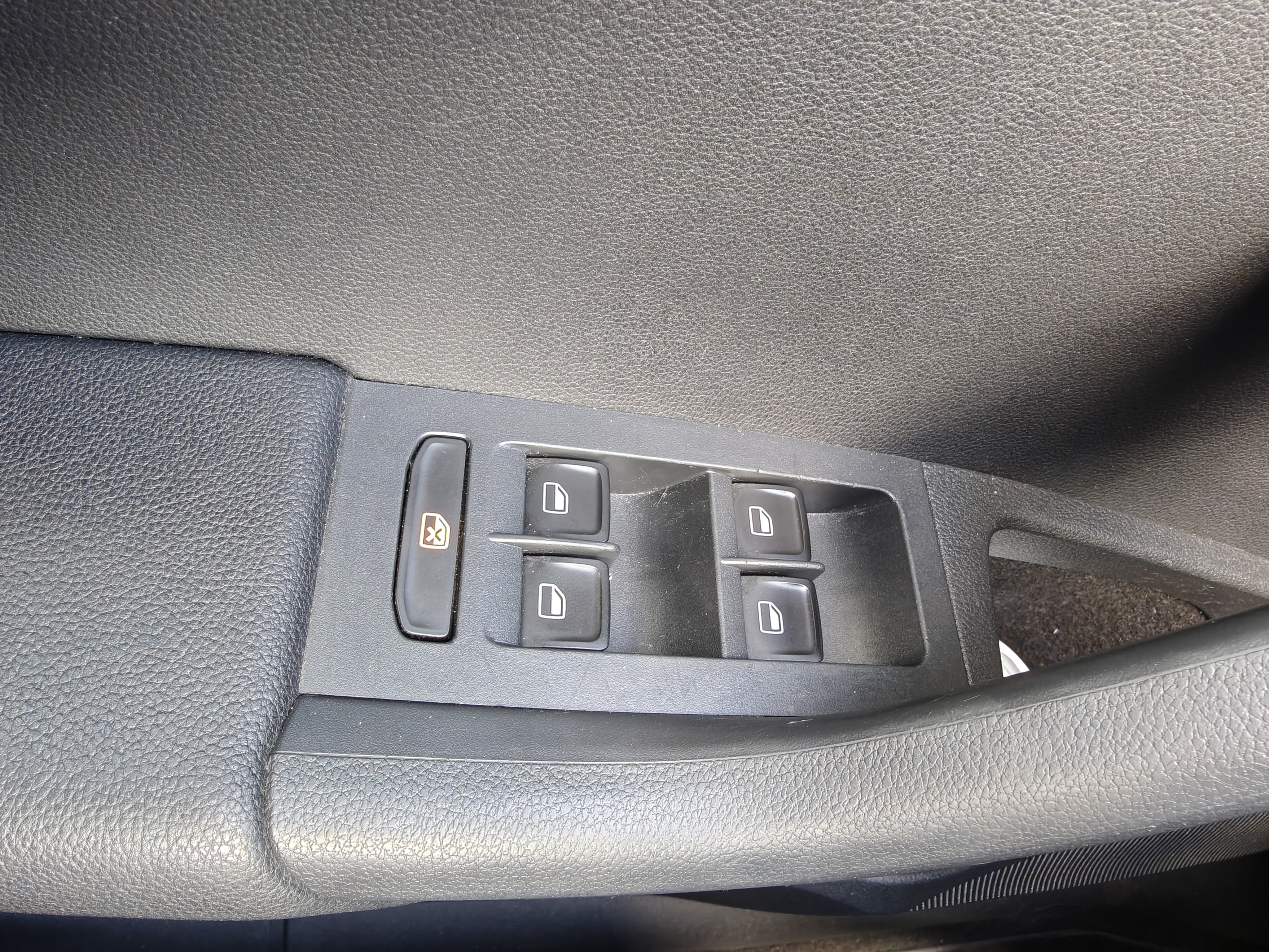 Grå Skoda Octavia fra 2013