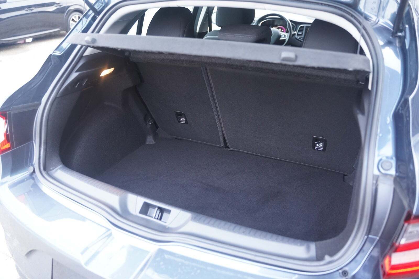 Blå Renault Megane IV fra 2016