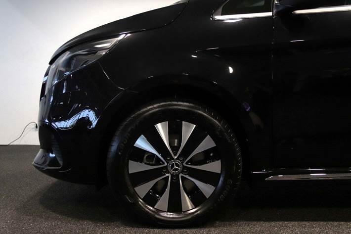 Sort Mercedes EQV300 fra 2025