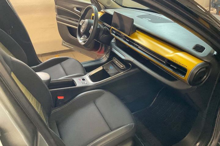 Grå Jeep Avenger fra 2023