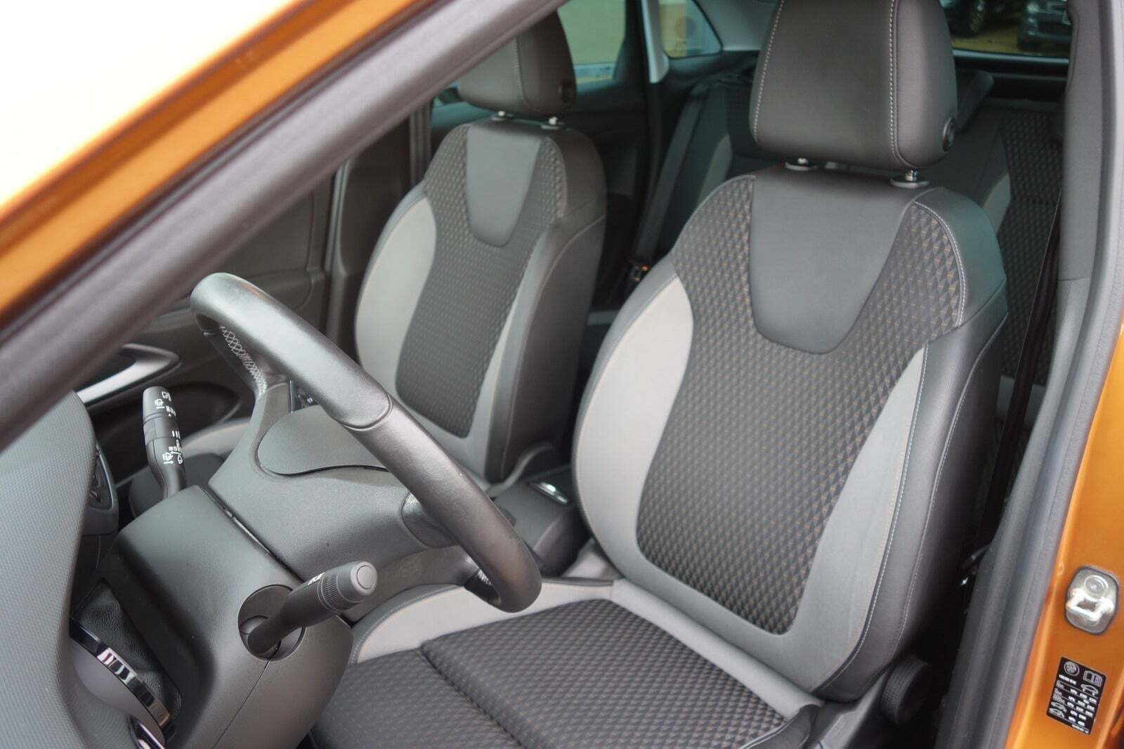 Orange Opel Crossland X fra 2019