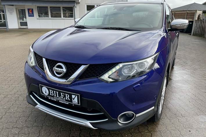 Blå Nissan Qashqai fra 2014