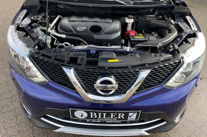 Blå Nissan Qashqai fra 2014