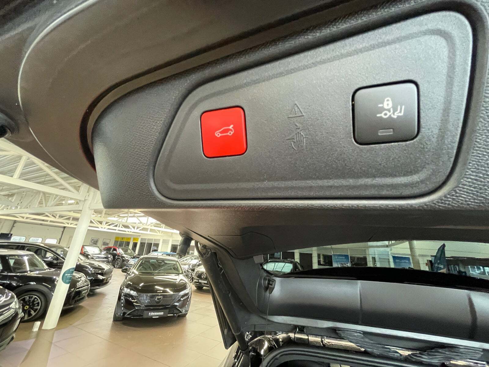 Grå Peugeot 3008 fra 2020