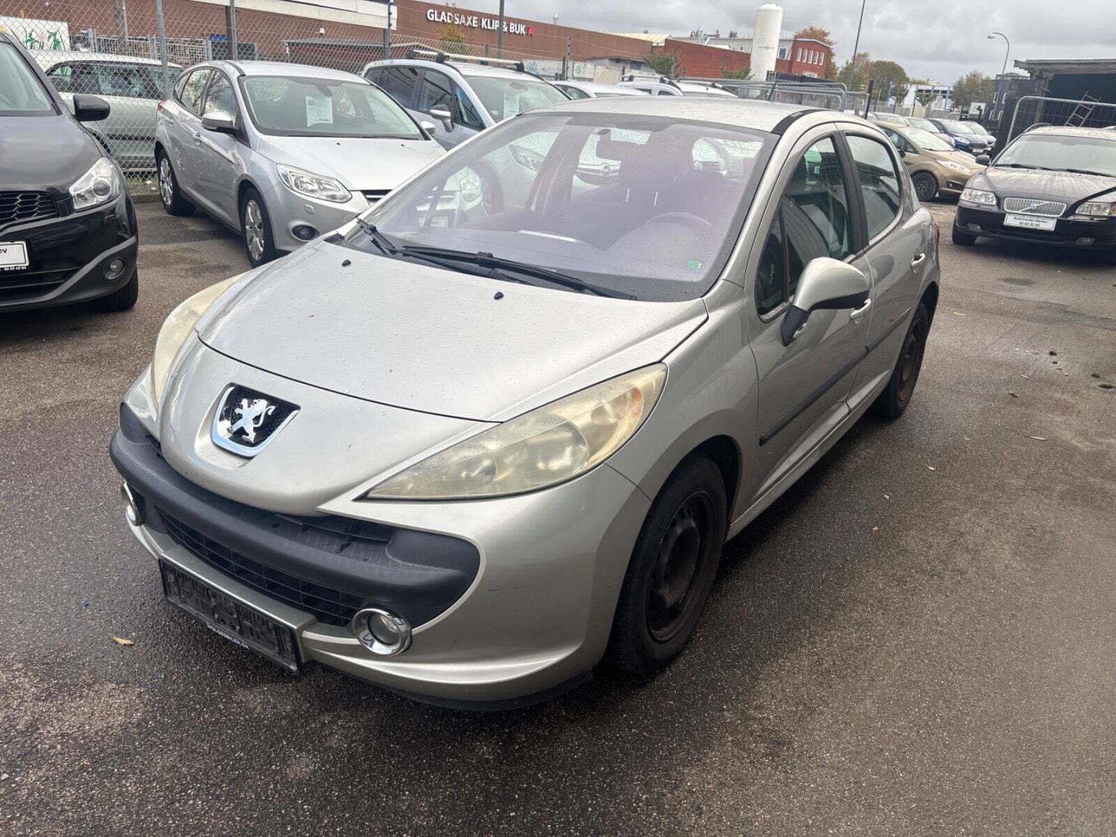 Sølv Peugeot 207 fra 2006