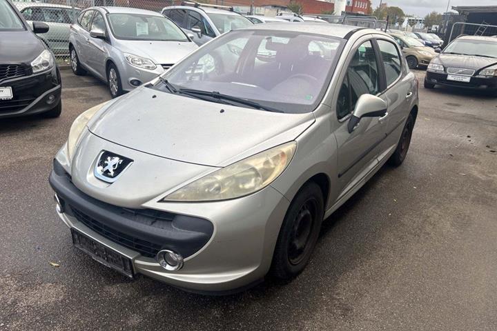 Sølv Peugeot 207 fra 2006