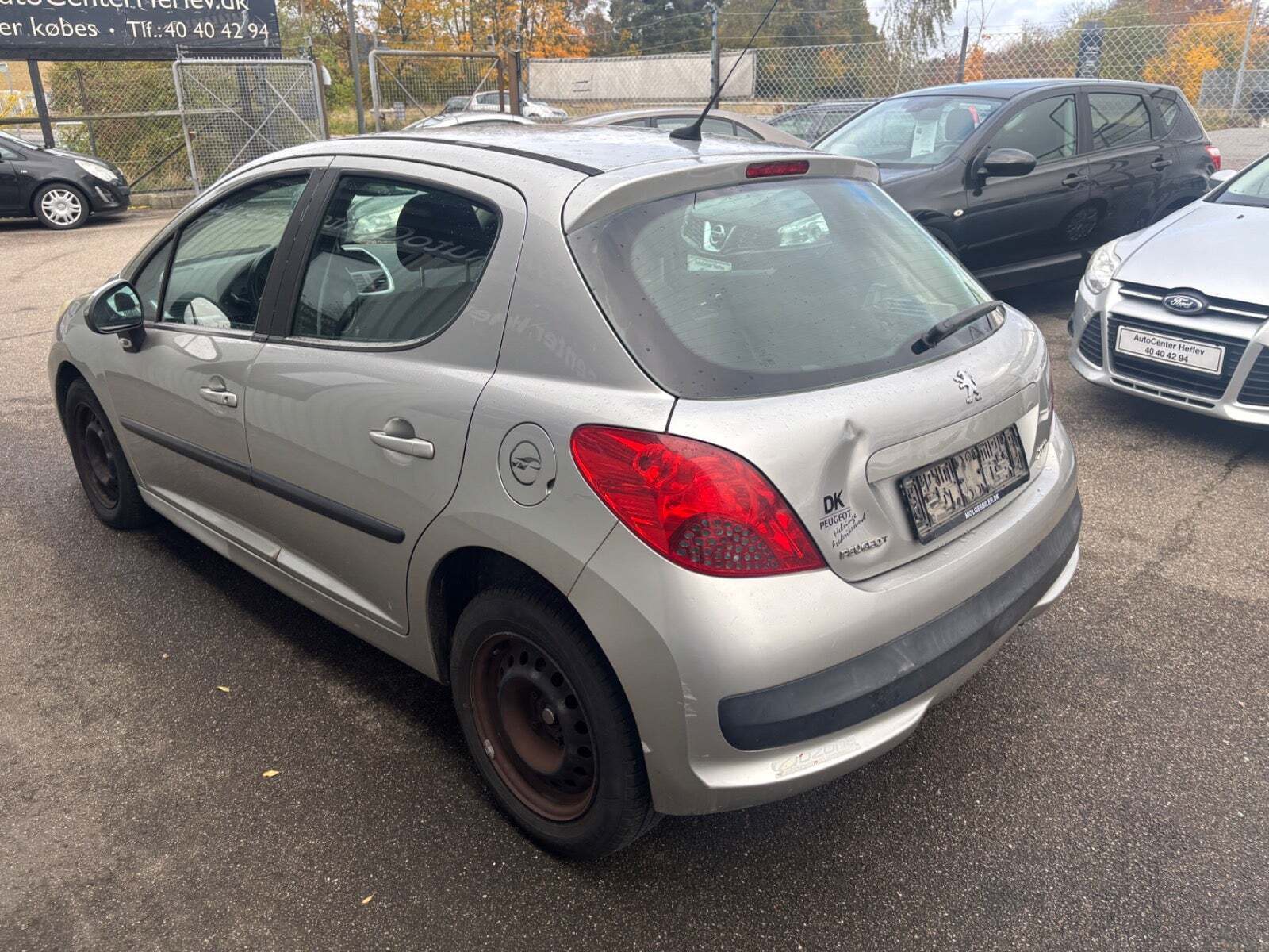 Sølv Peugeot 207 fra 2006