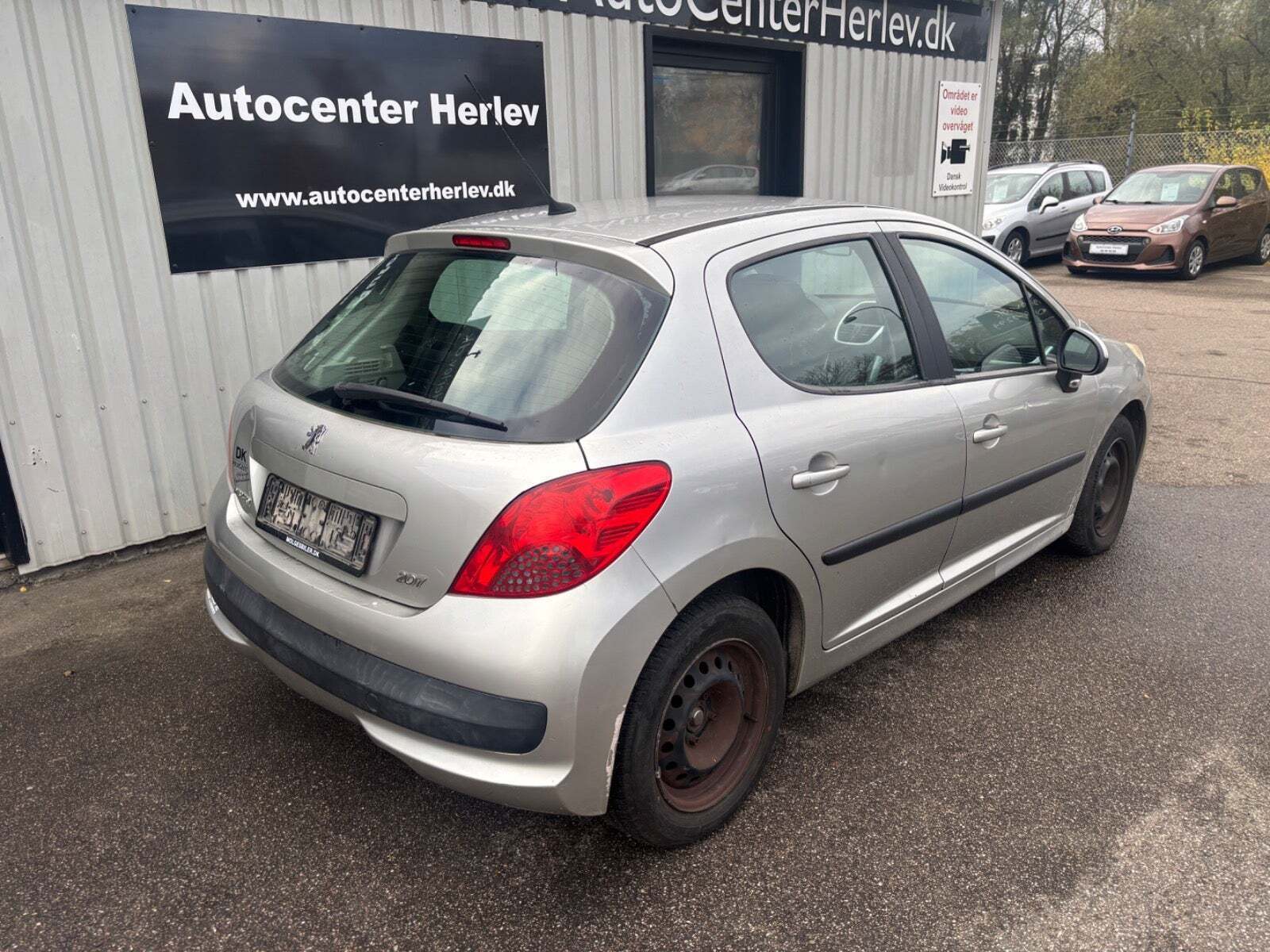 Sølv Peugeot 207 fra 2006