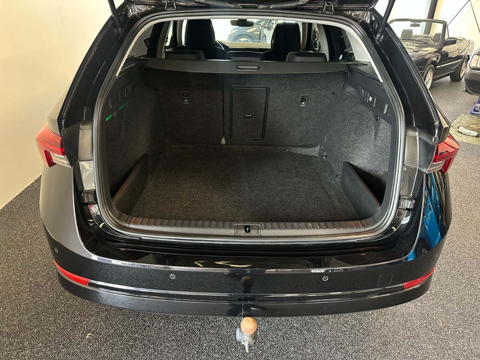 Sort Skoda Octavia fra 2021