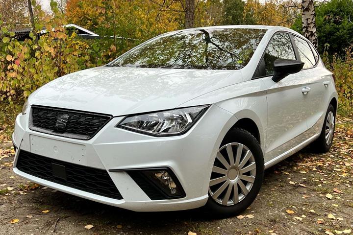 Hvid Seat Ibiza fra 2020 set udefra