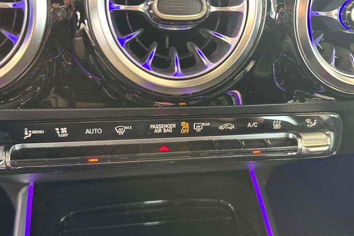 Hvid Mercedes EQA250 fra 2023