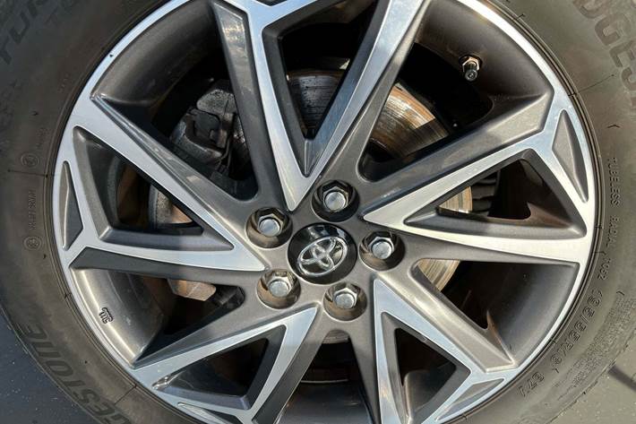 Sort Toyota Yaris fra 2020