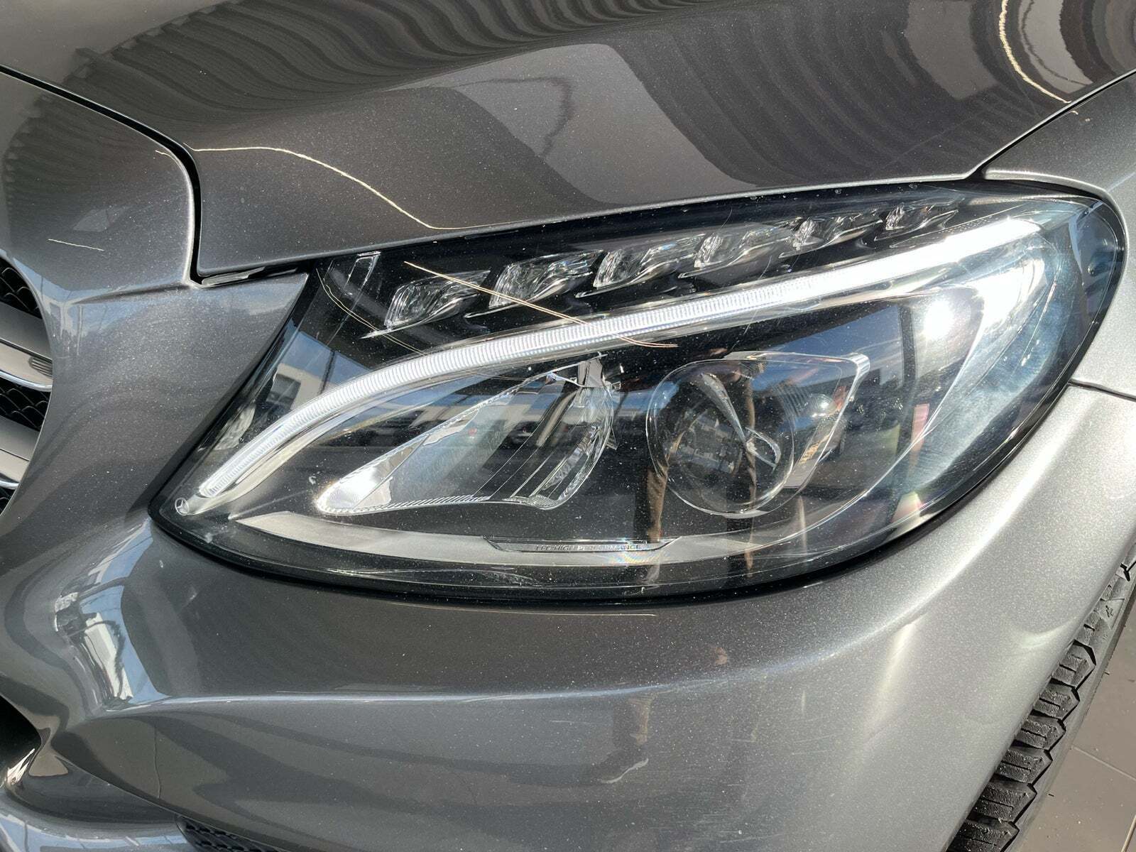 Grå Mercedes C200 fra 2017