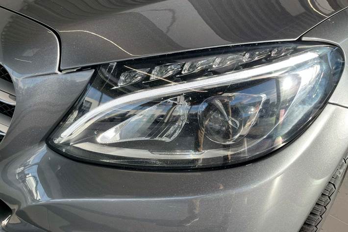 Grå Mercedes C200 fra 2017