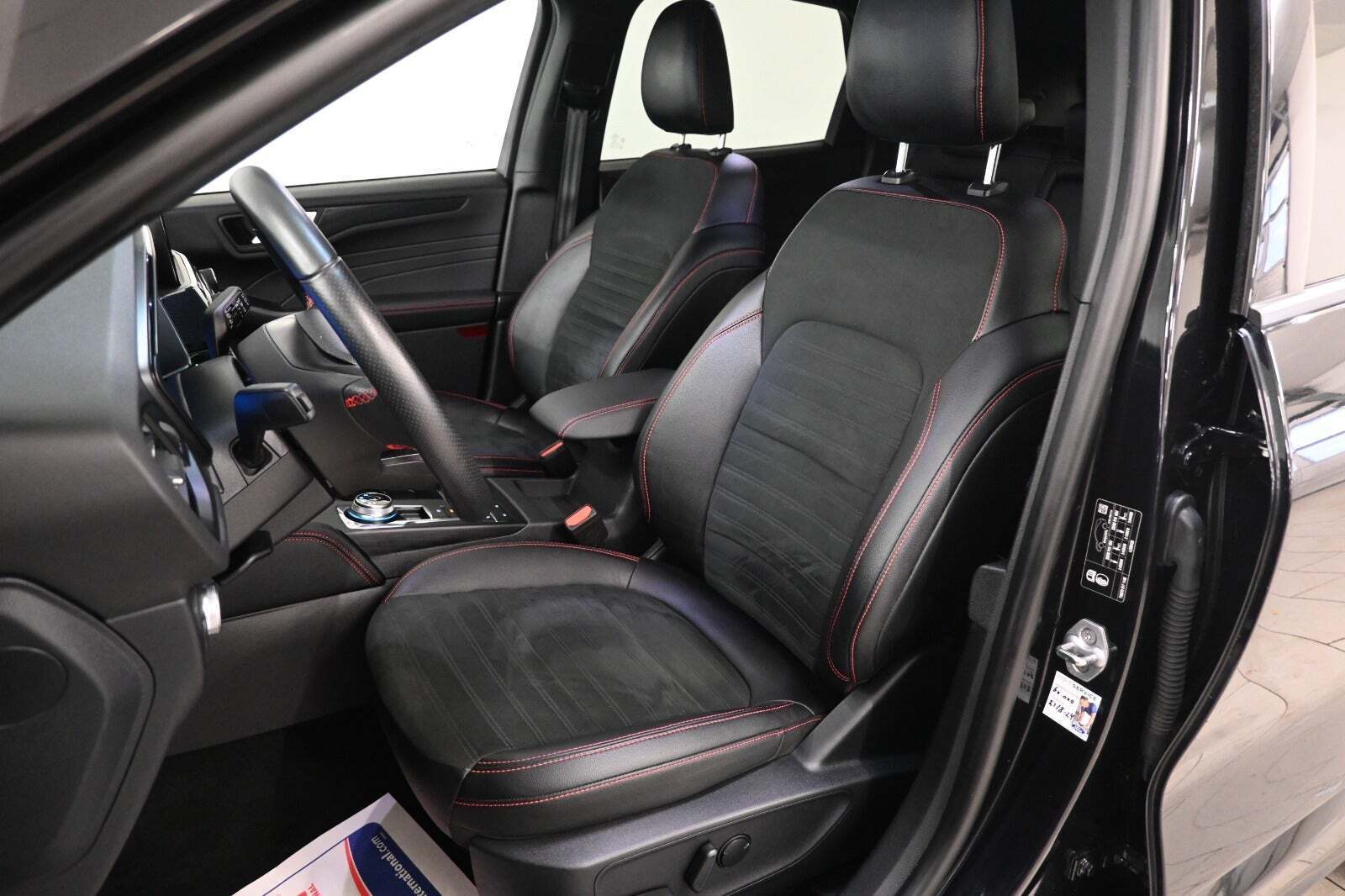 Sort Ford Kuga fra 2021