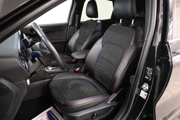 Sort Ford Kuga fra 2021