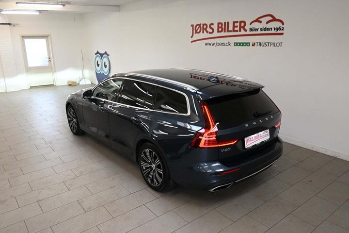 Blå Volvo V60 fra 2021
