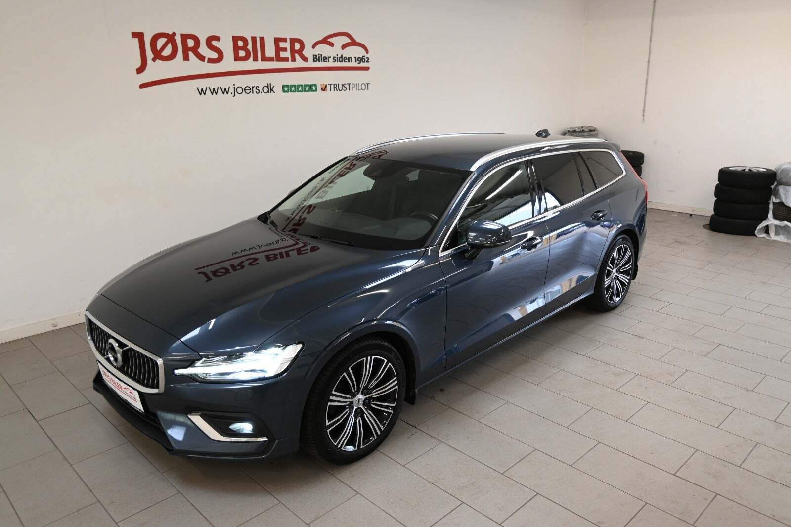 Blå Volvo V60 fra 2021