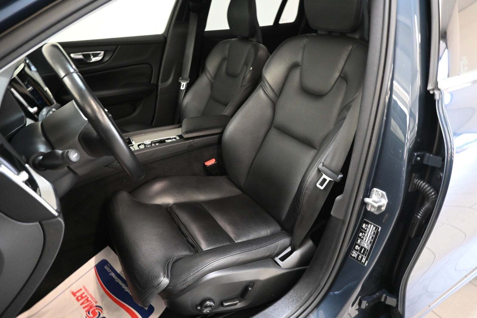 Blå Volvo V60 fra 2021