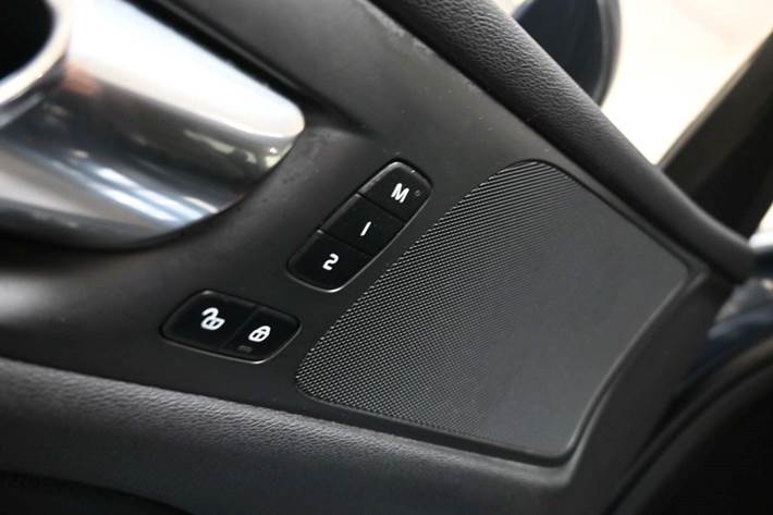 Blå Volvo V60 fra 2021