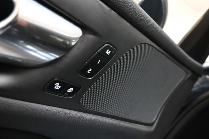 Blå Volvo V60 fra 2021