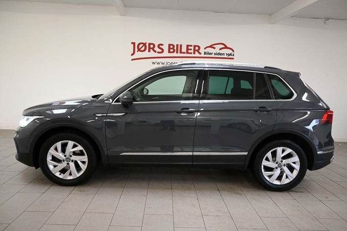 Grå VW Tiguan fra 2021