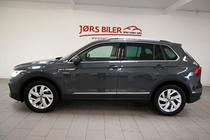 Grå VW Tiguan fra 2021