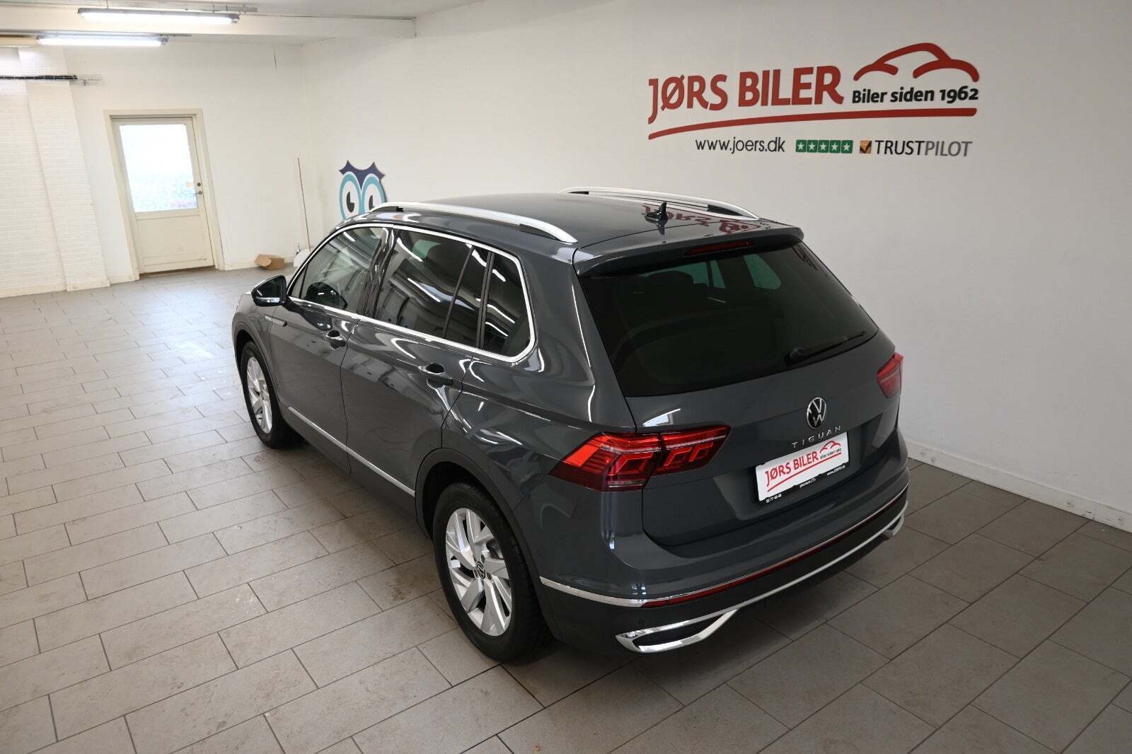 Grå VW Tiguan fra 2021