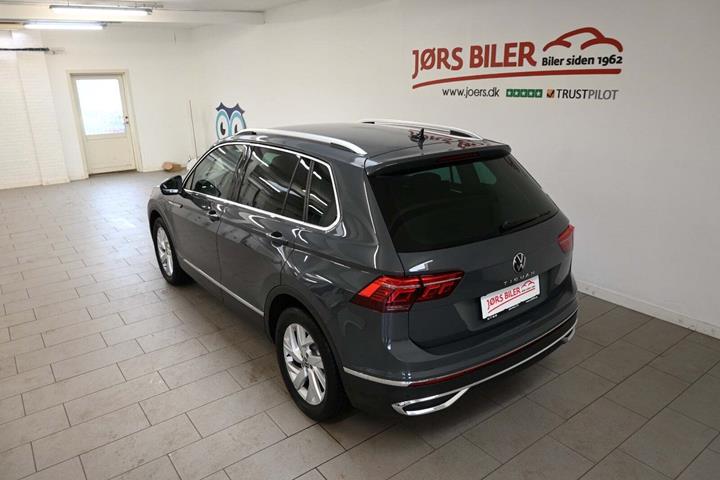 Grå VW Tiguan fra 2021