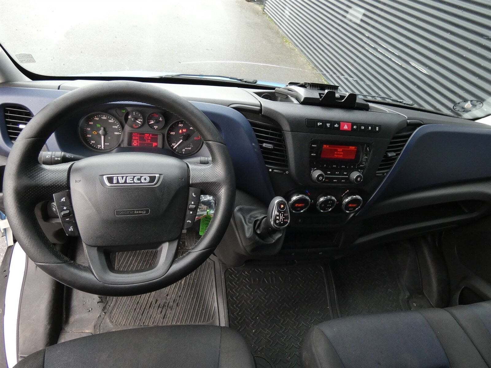 Blå Iveco Daily fra 2017