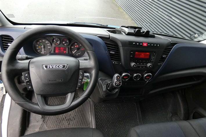 Blå Iveco Daily fra 2017