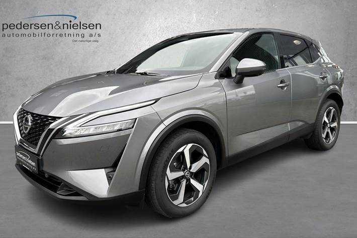 Grå Nissan Qashqai fra 2022 set udefra