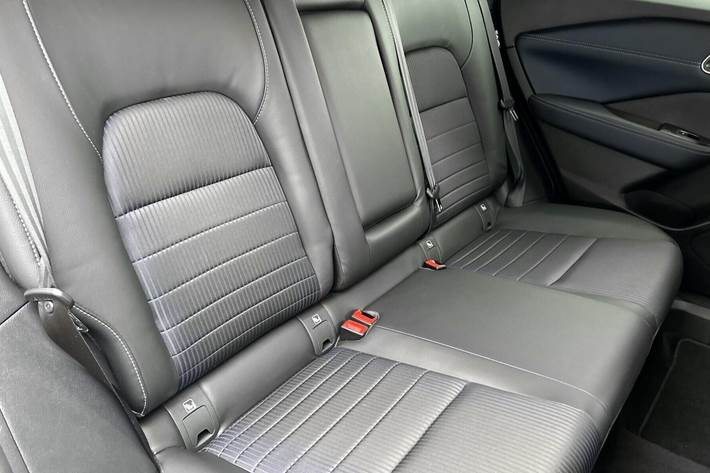 Grå Nissan Qashqai fra 2022