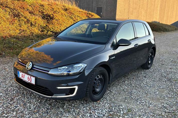 Grå VW e-Golf VII fra 2018 set udefra