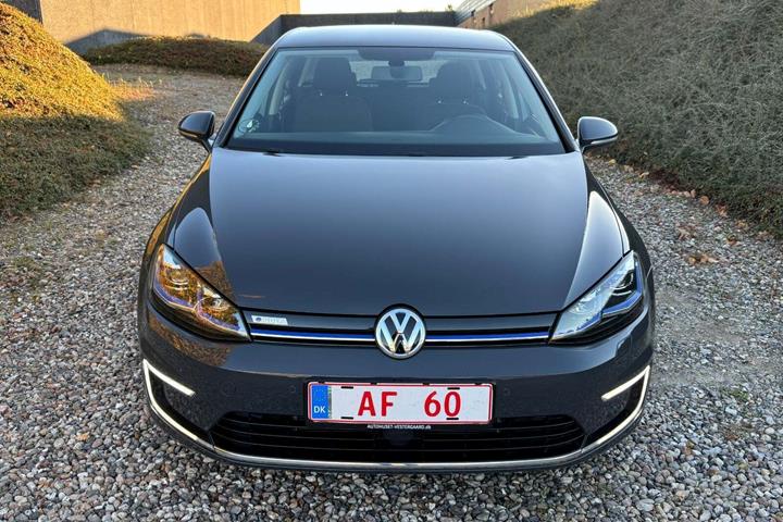 Grå VW e-Golf VII fra 2018 set udefra