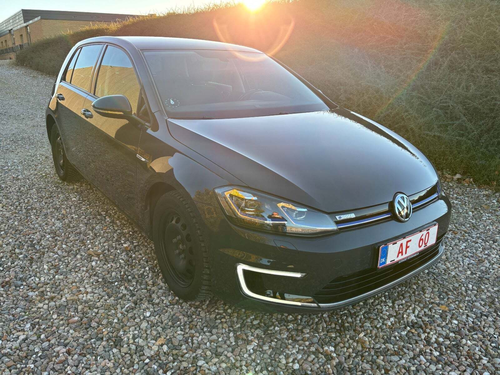 Grå VW e-Golf VII fra 2018 set udefra