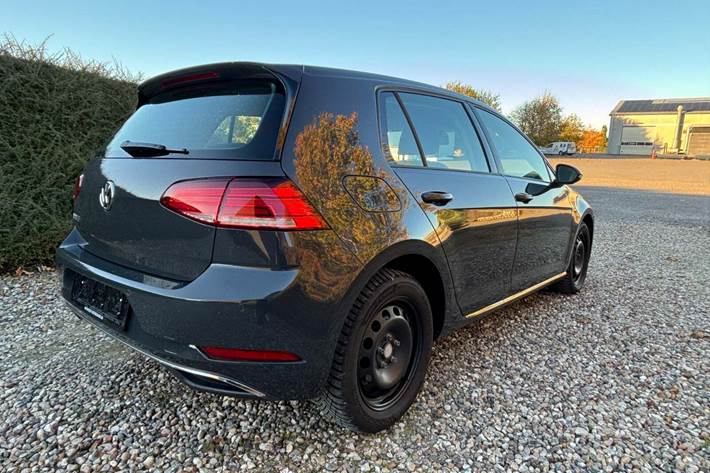 Grå VW e-Golf VII fra 2018
