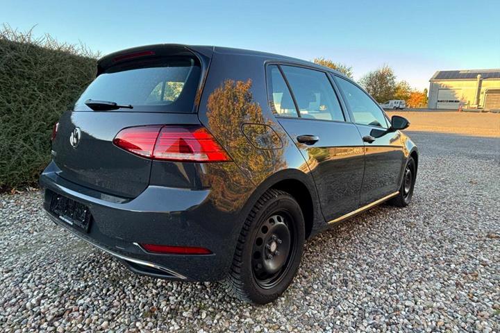 Grå VW e-Golf VII fra 2018