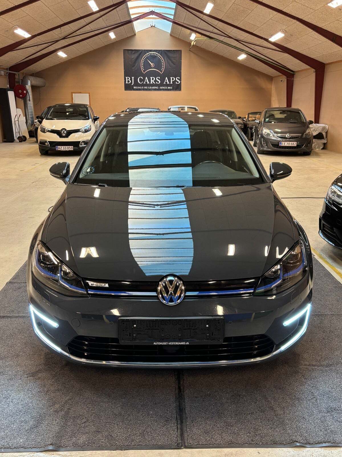 Grå VW e-Golf VII fra 2018 set udefra