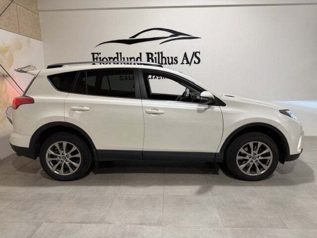 Hvid Toyota RAV4 fra 2018