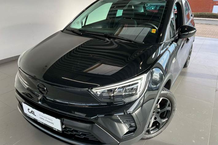 Sort Opel Crossland fra 2024 set udefra
