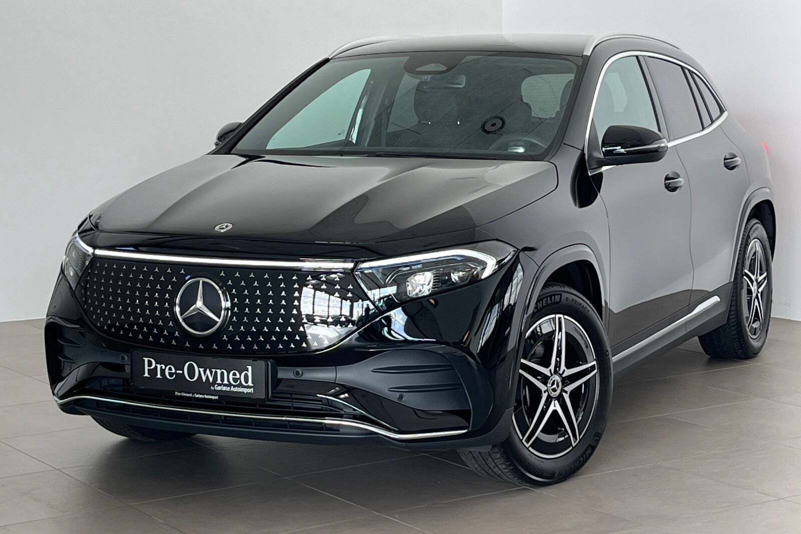 Sort Mercedes EQA250+ fra 2025 set udefra