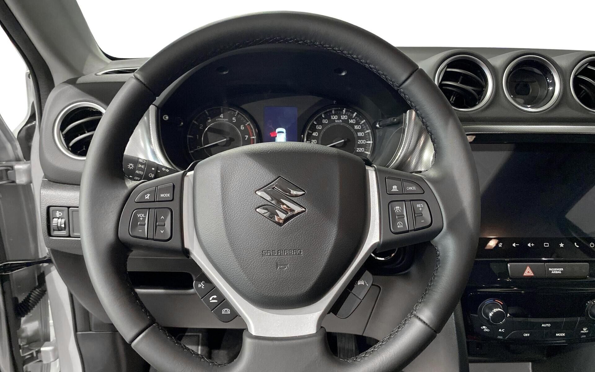 Sølv Suzuki Vitara fra 2025