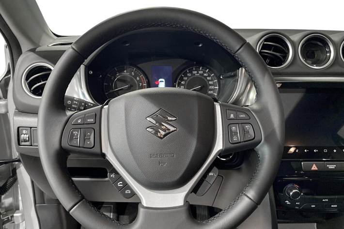 Sølv Suzuki Vitara fra 2026