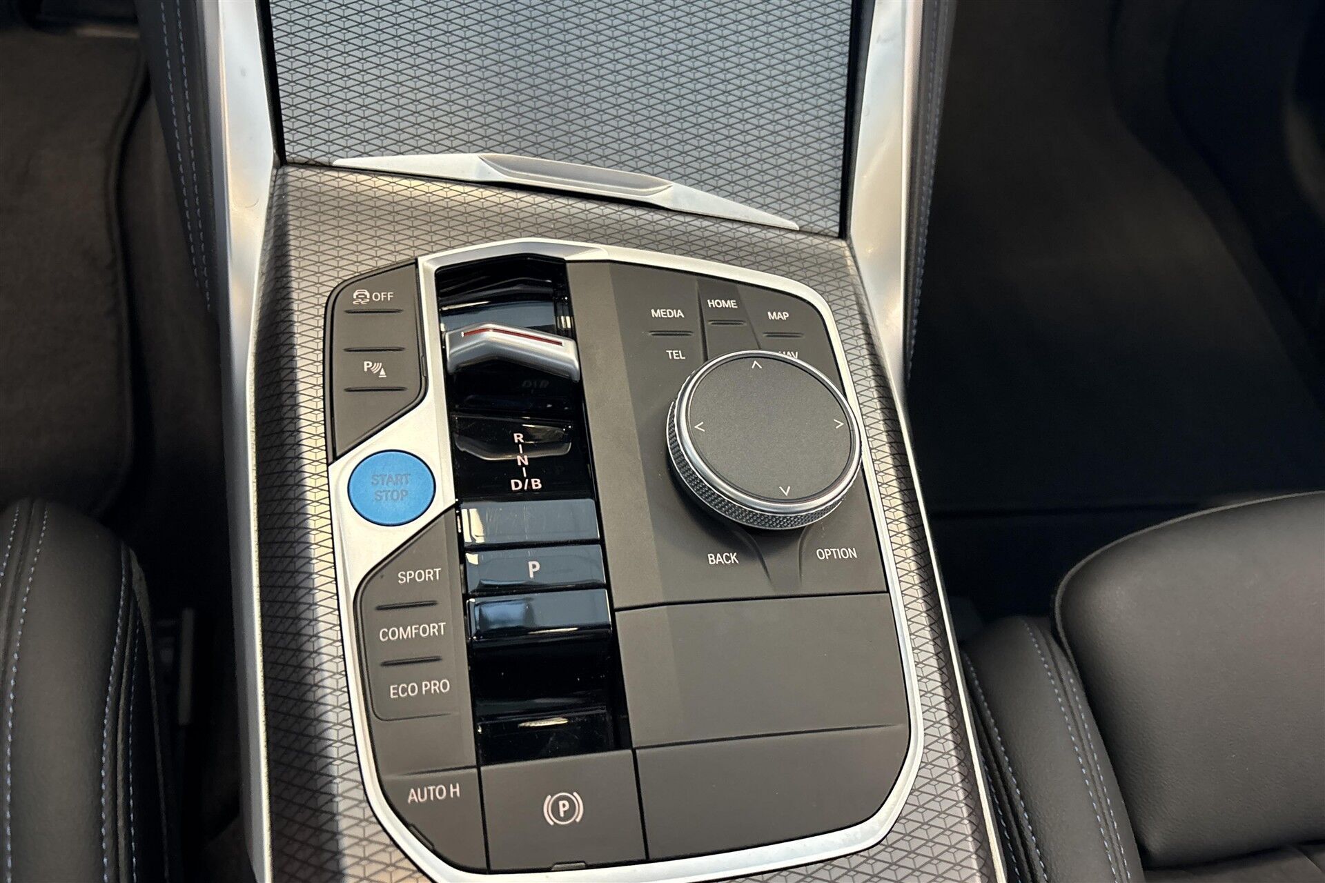 Grå BMW i4 fra 2023